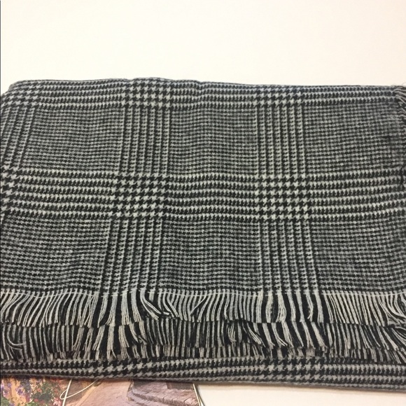 COTTON ON Black & White Large 58x58 Soft Scarf BNWT 💥1 Left💥 - Picture 7 of 8